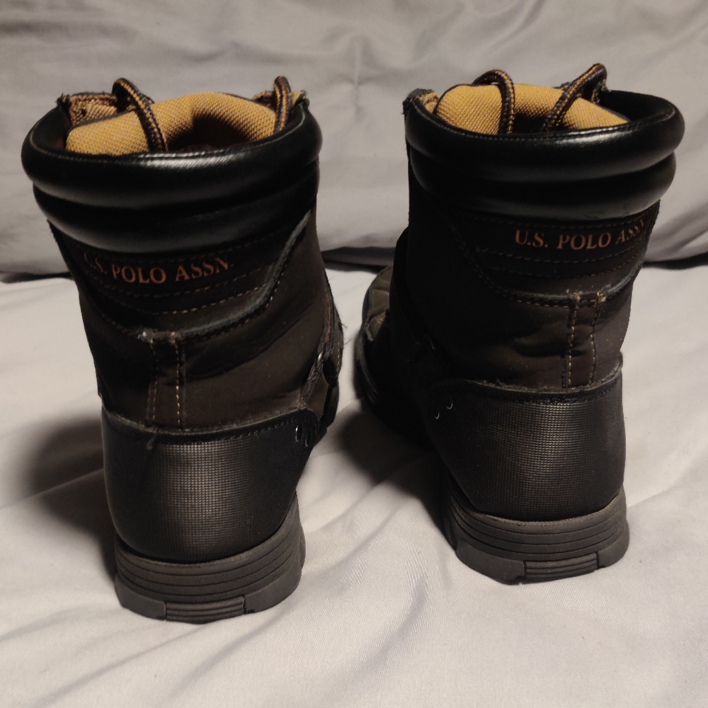 Big boys size 3.5 polo boots, Velcro strap.